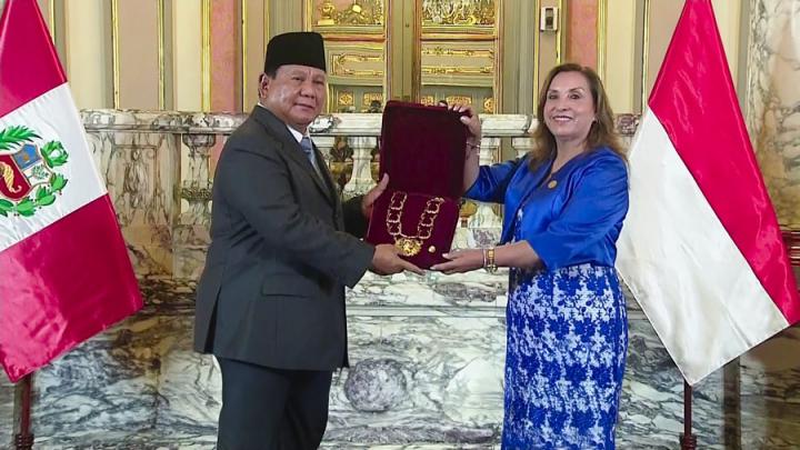 Condecoración al presidente de Indonesia 